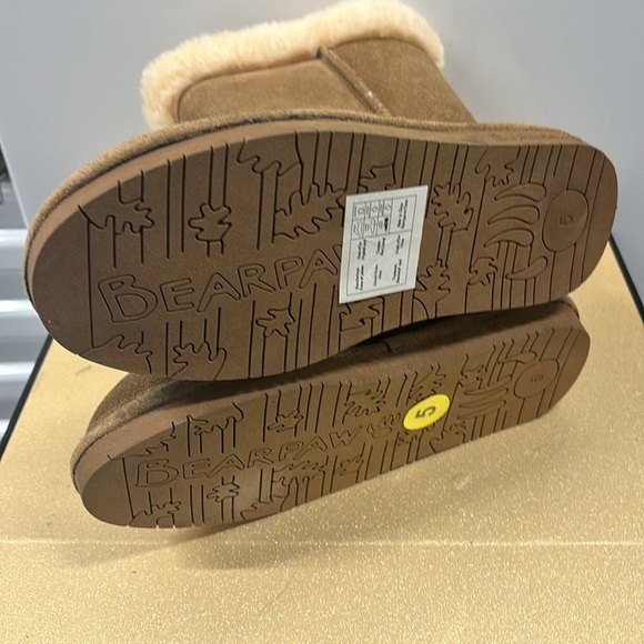 NWOT Kids BearPaw Suede Boots - Picture 5 of 5